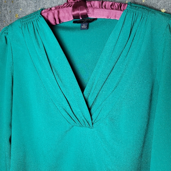 Emerald Green Banana Republic Top - Picture 4 of 5